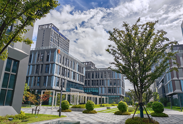 青海工业地产投资新蓝海——新能源产业园区崛起